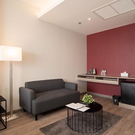 Thaya Hotel Банкок Екстериор снимка