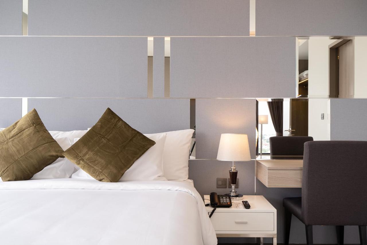 Thaya Hotel Банкок Екстериор снимка