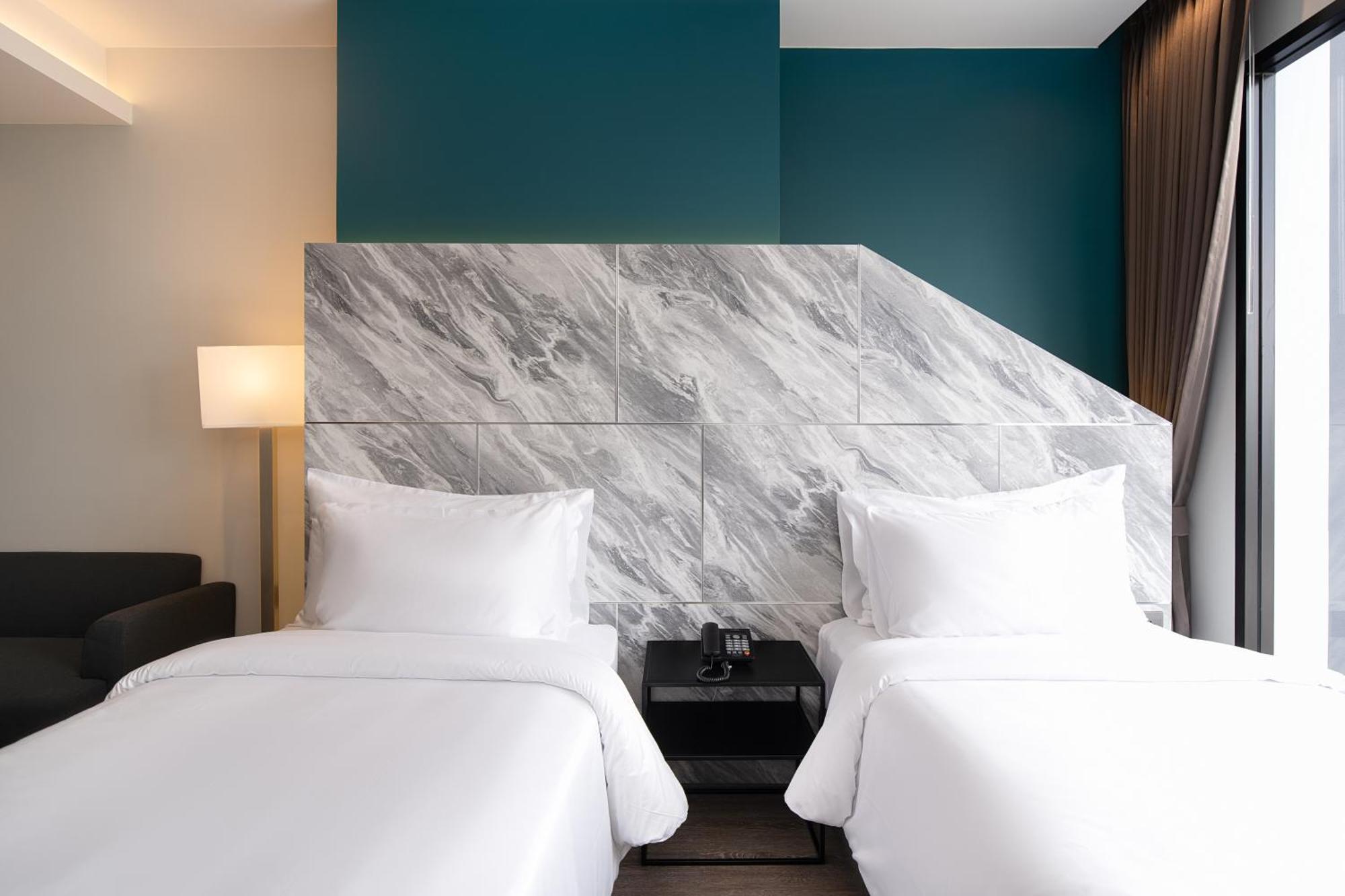Thaya Hotel Банкок Екстериор снимка