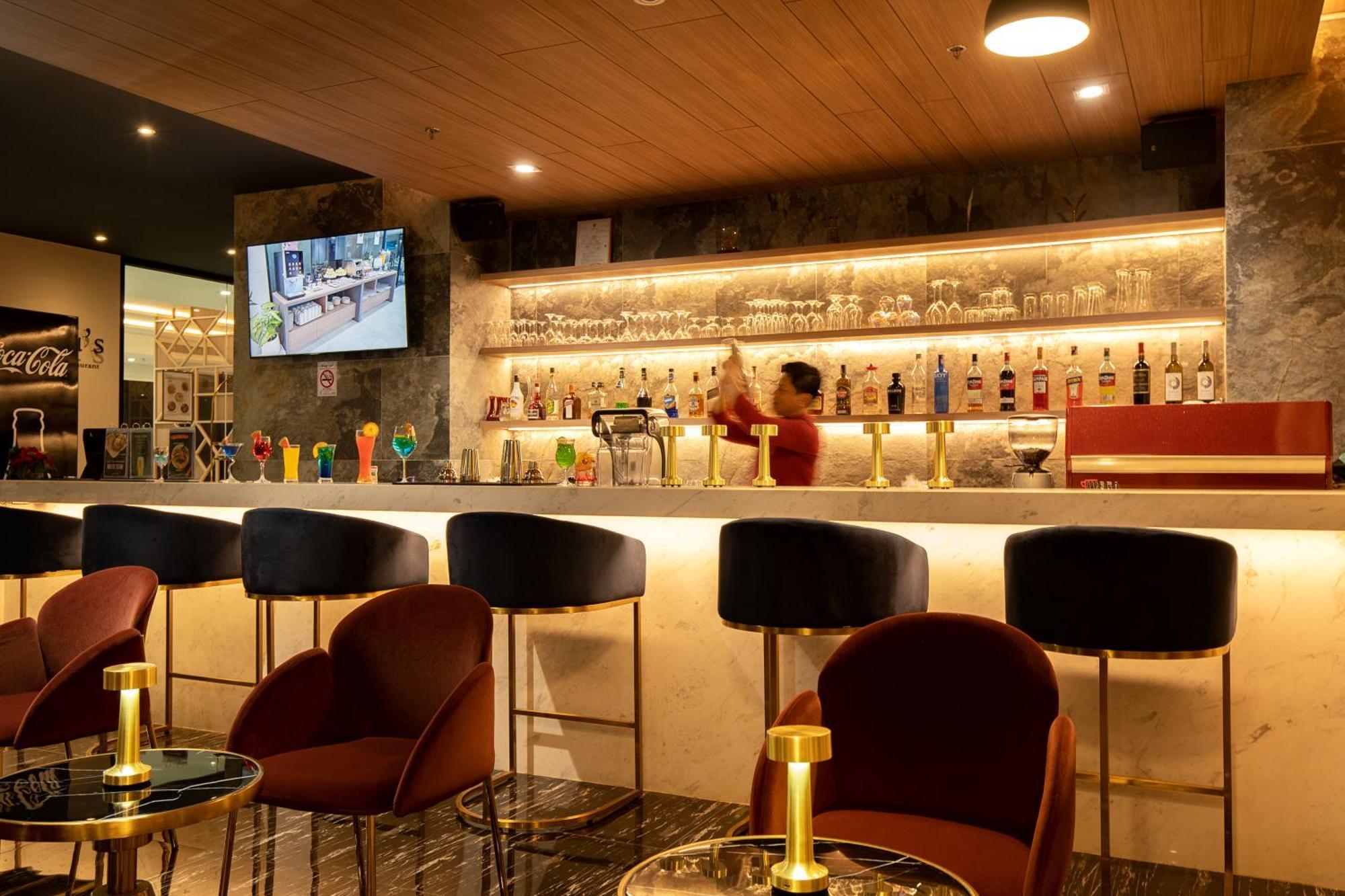 Thaya Hotel Банкок Екстериор снимка