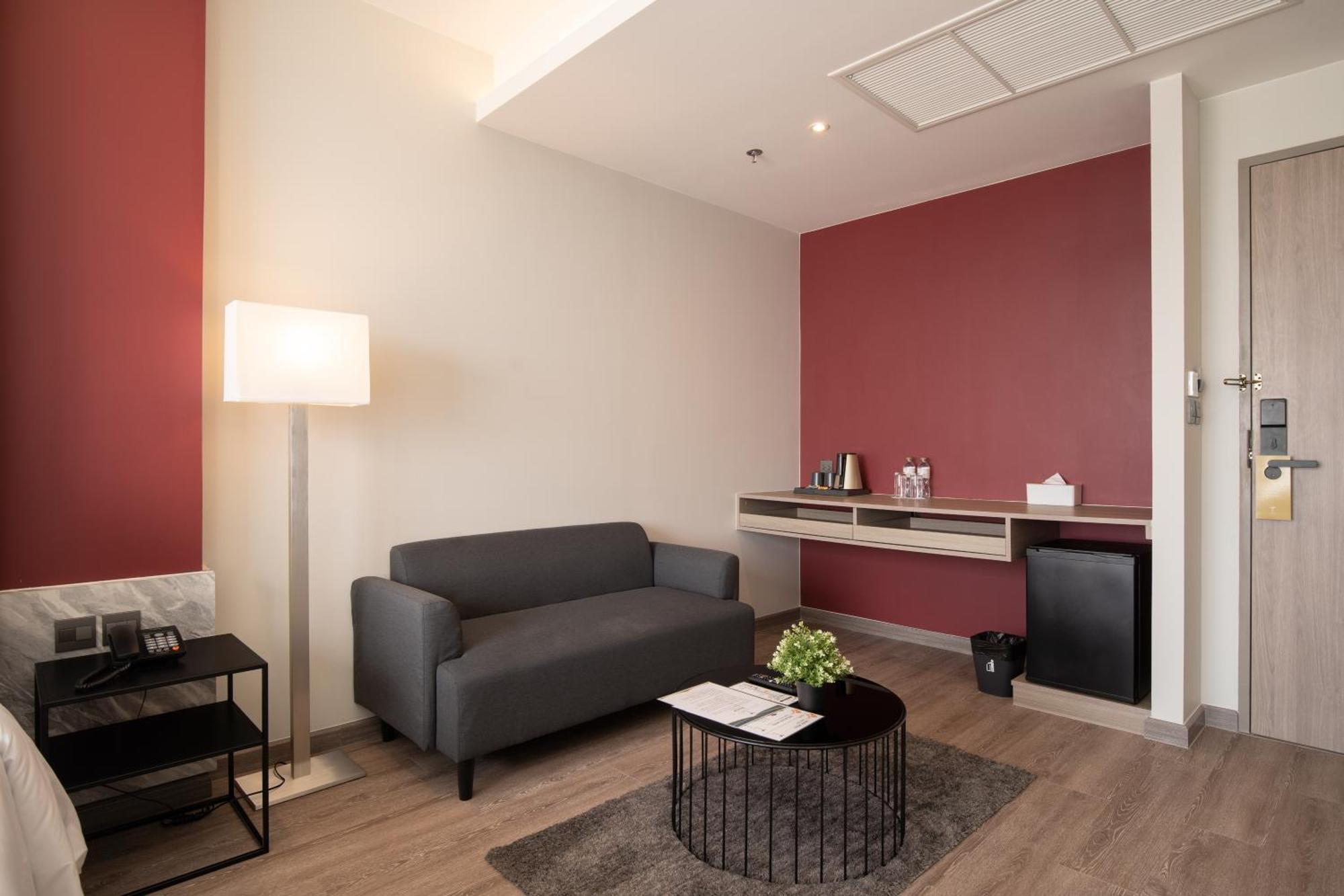 Thaya Hotel Банкок Екстериор снимка