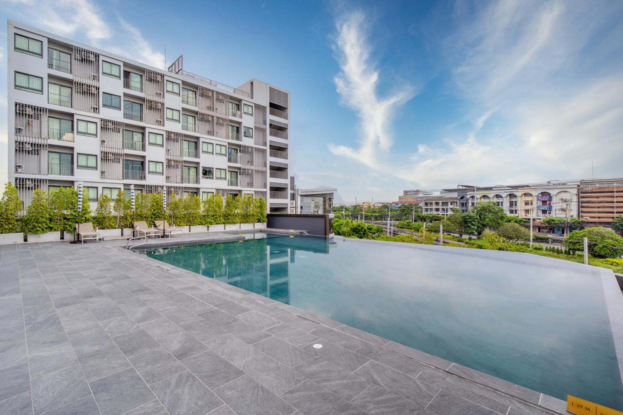 Thaya Hotel Банкок Екстериор снимка